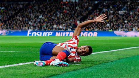 إصابة لاعب ريال مدريد بقطع في الرباط الصليبي