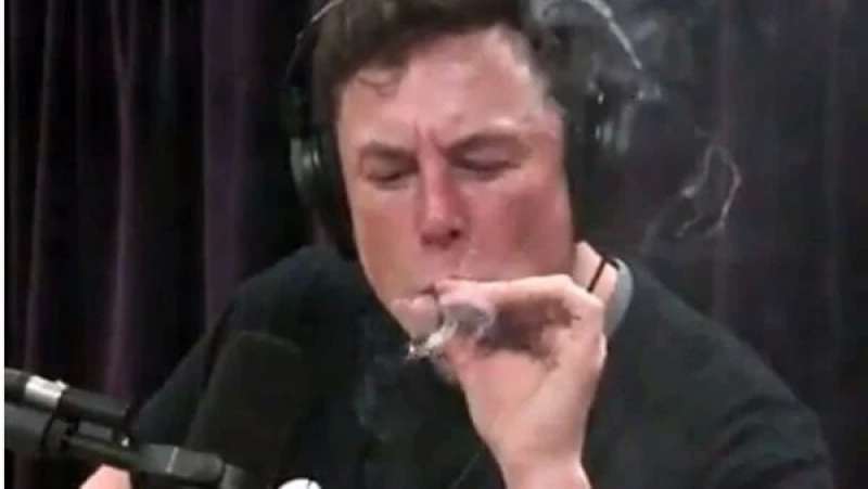 إيلون ماسك يتعاطى المخدرات