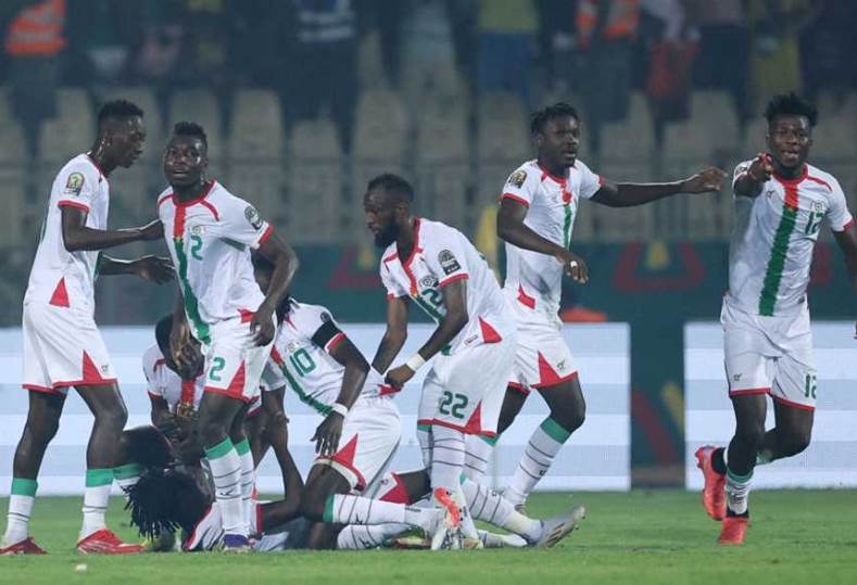 البث المباشر أنجولا ضد ناميبيا