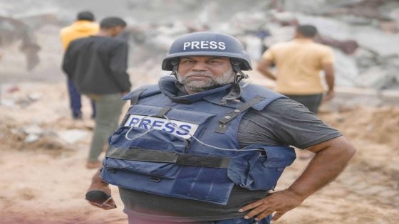 الصحفي وائل الدحدوح يغادر قطاع غزة فجأة