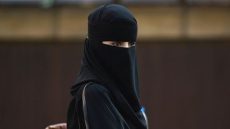 المملكة العربية السعودية تحدد شروط زواج فتياتها من الأجانب.