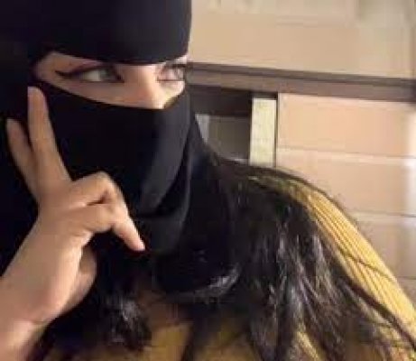 طبيبة سعودية تبحث عن رجل