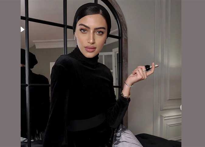 فتاة سعودية تثير الجدل