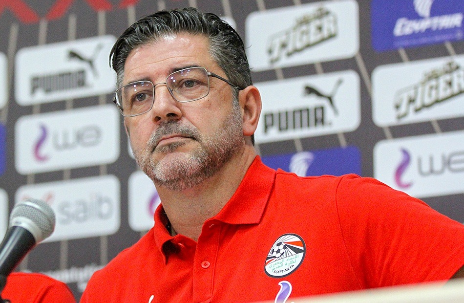  فيتوريا يعلق على قرار إقالته