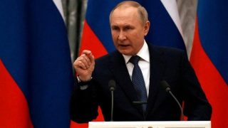 بوتين يعيد إحياء الاتحاد السوفيتي