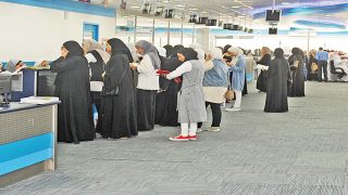 الكويت تفتح أبوابها للمقيمين
